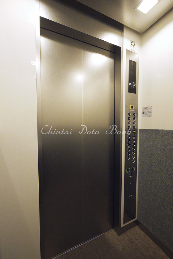 エレベーター内