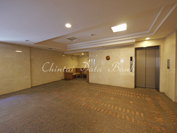 エレベーター前