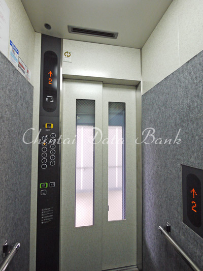 エレベーター内