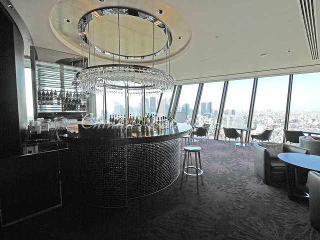 32階住居者専用バーラウンジ