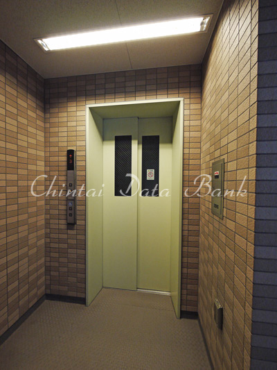 エレベーター前