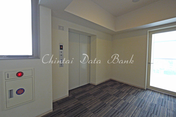 エレベーター前