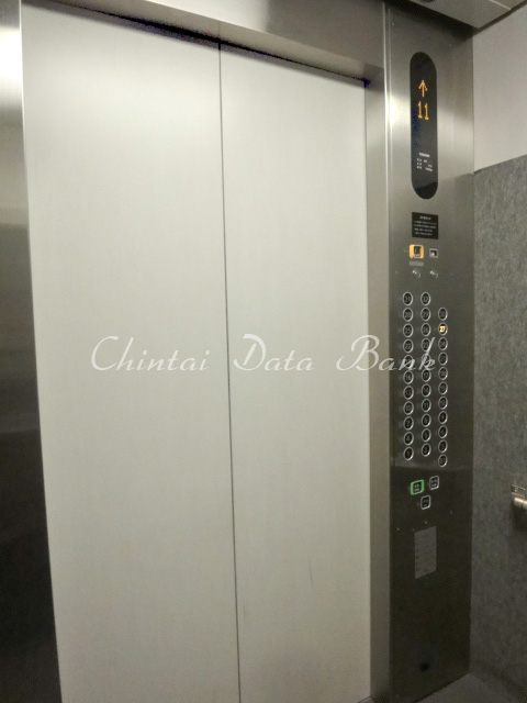 エレベーター内