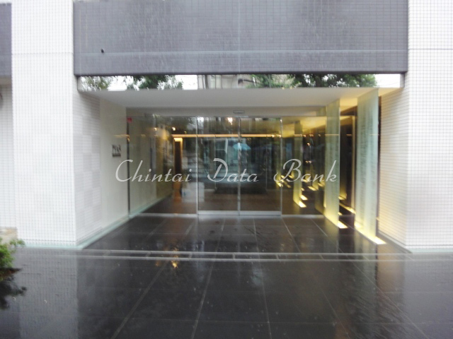 エントランス前