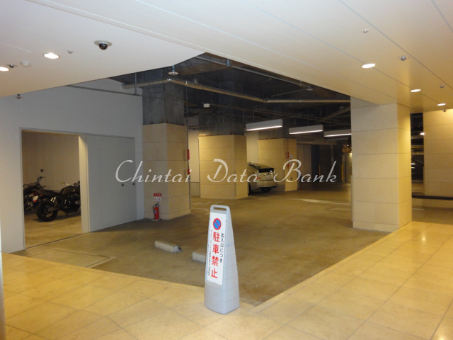 地下バイク置場