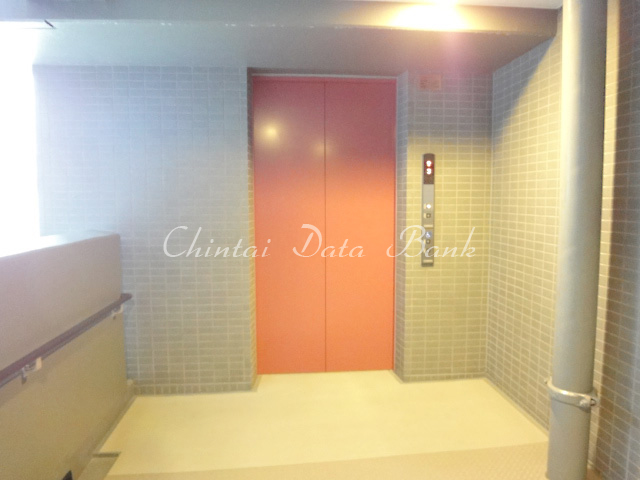 エレベーター前