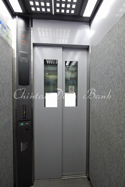 エレベーター内