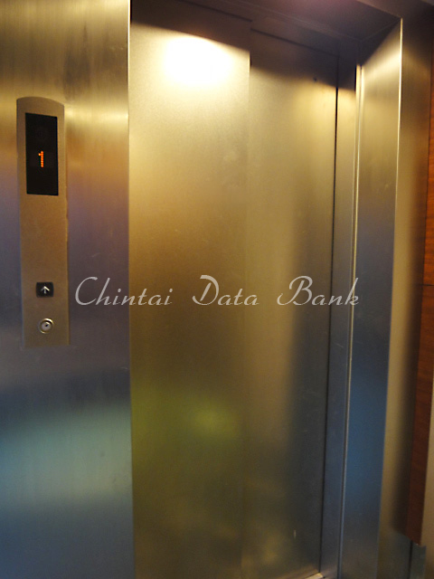 エレベーター前