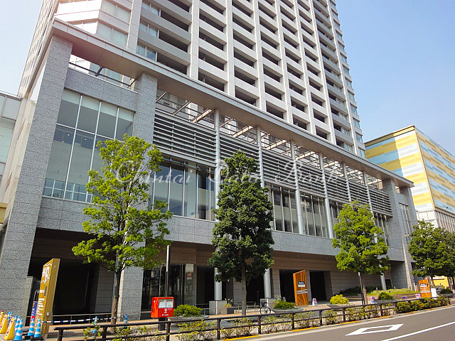 建物前