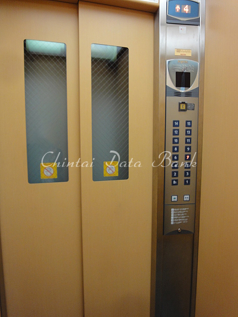 エレベーター内