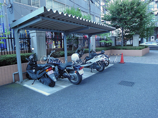 オートバイ置場