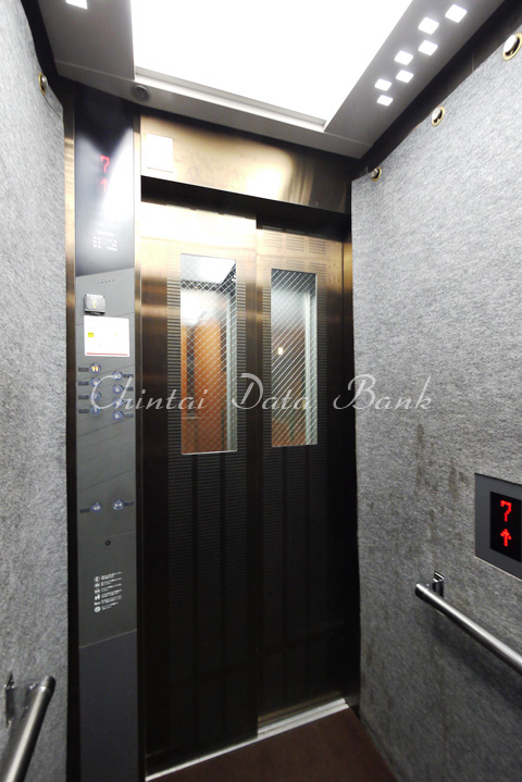 エレベーター内