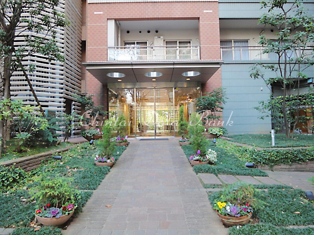 エントランス前