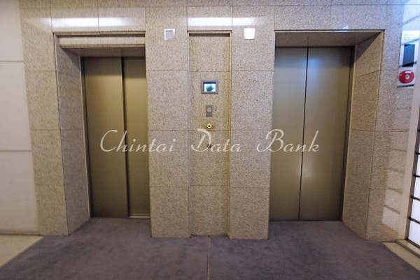 エレベーター前