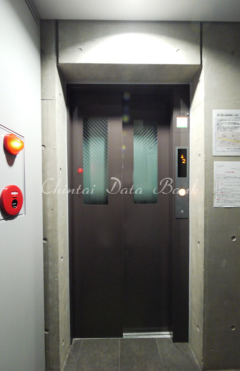 エレベーター前