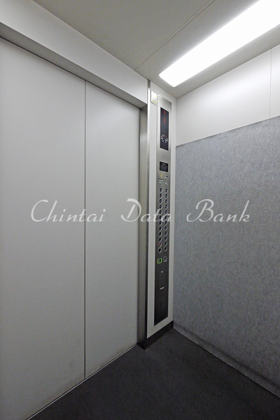 エレベーター内