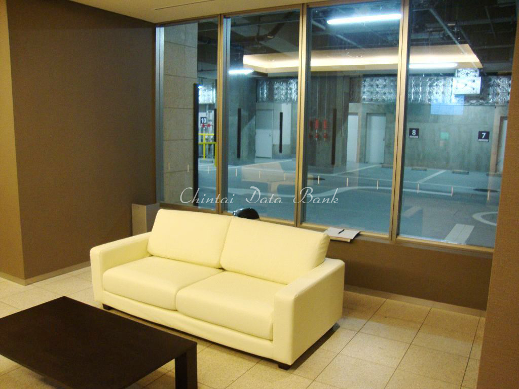 コーチエントランス