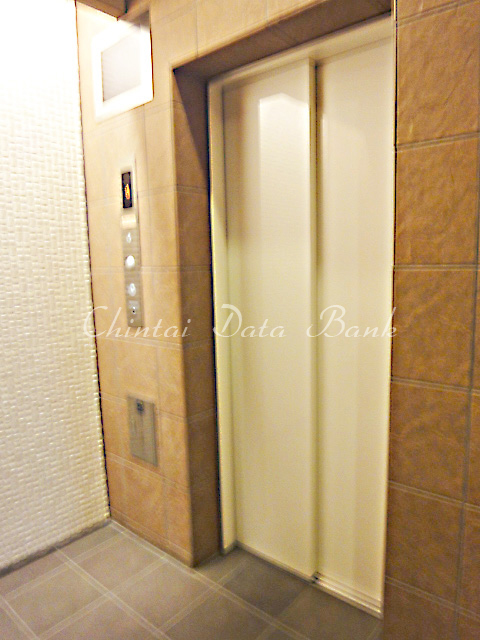 エレベーター前
