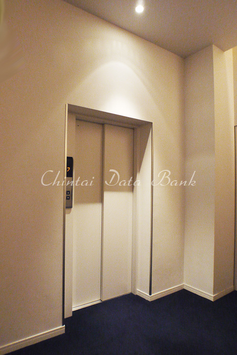 エレベーター前