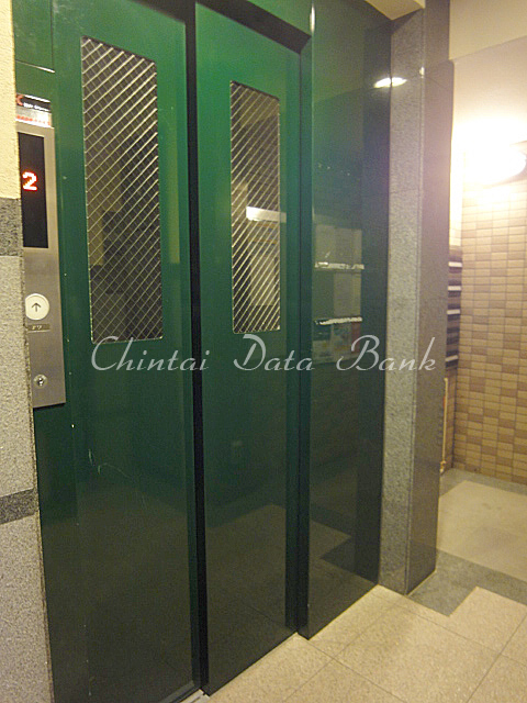 エレベーター前