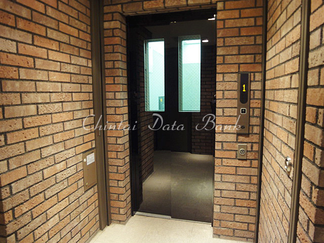 エレベーター前