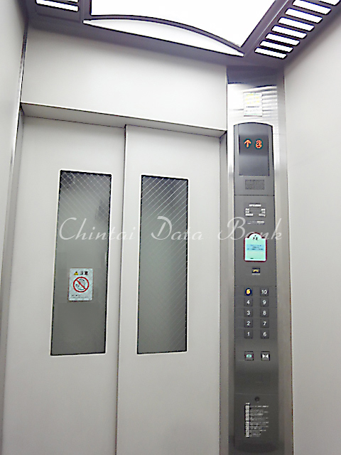 エレベーター内