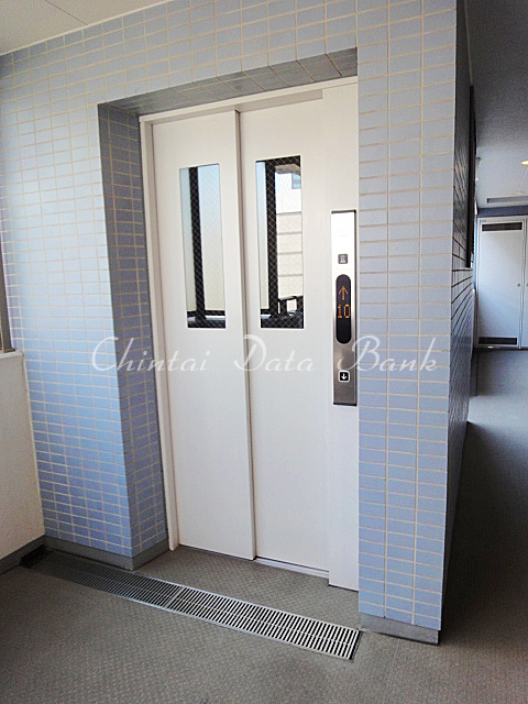 エレベーター前