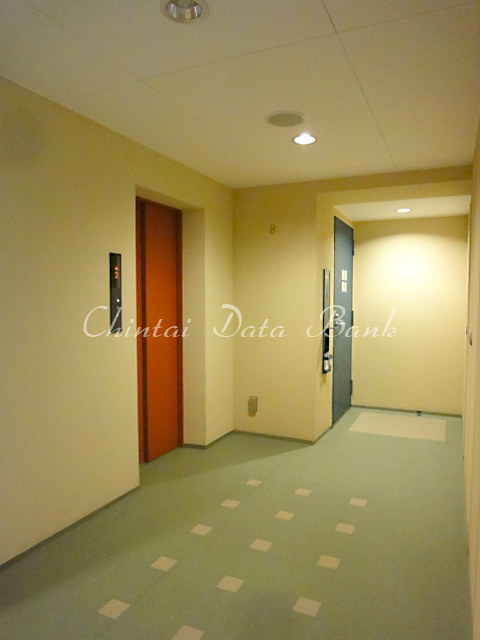 エレベーター前