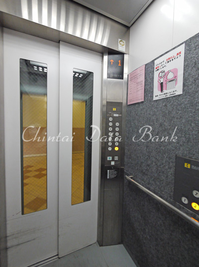 エレベーター内