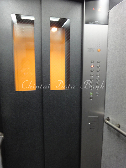エレベーター内
