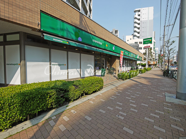 建物前