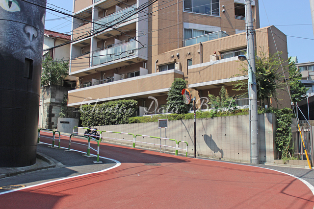 マンション前