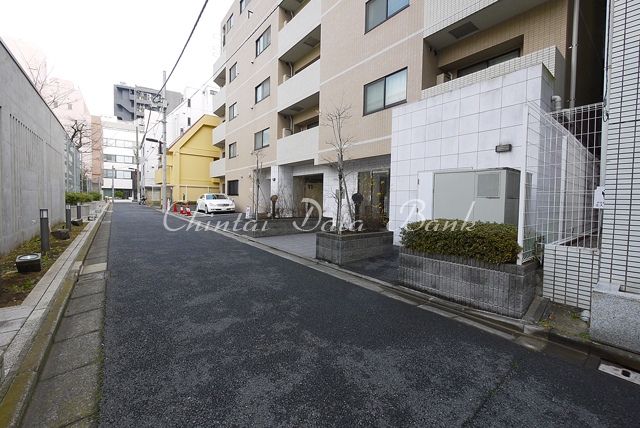 マンション前