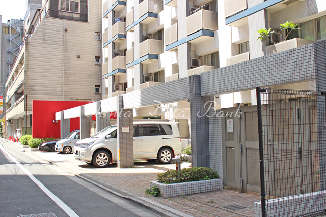 マンション前