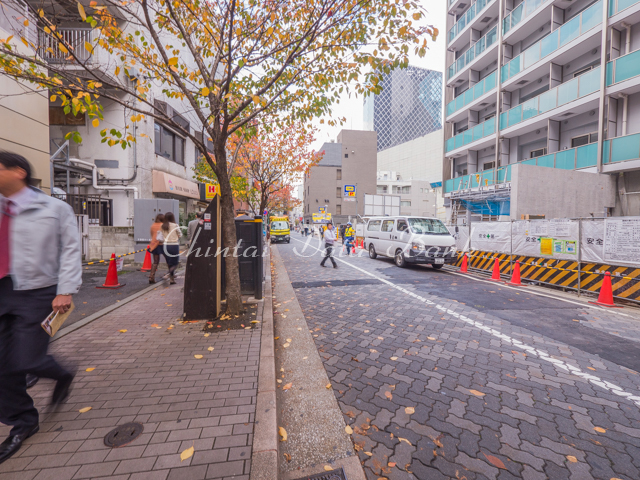 建物前（2014年11月撮影）