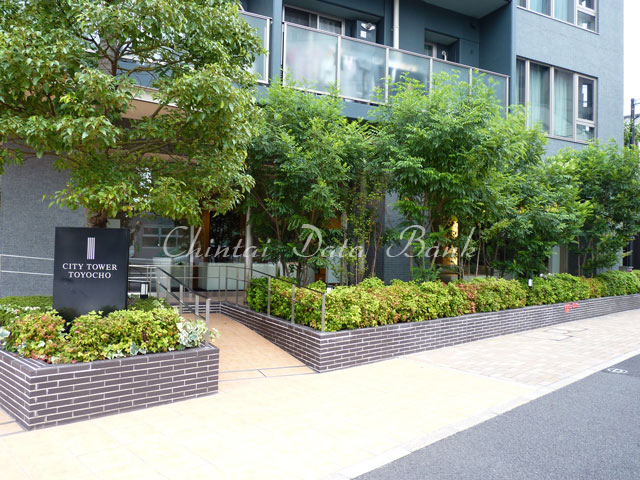 建物前
