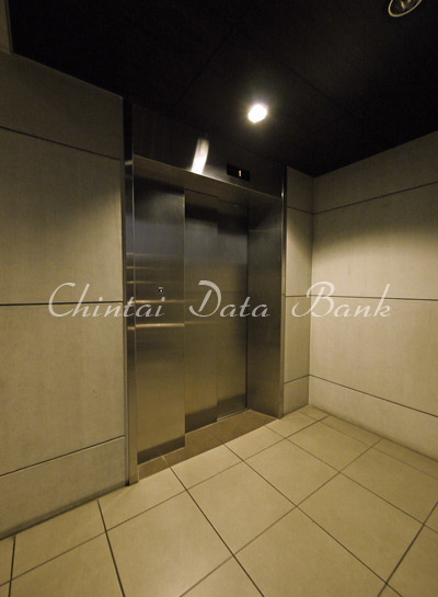 エレベーター前