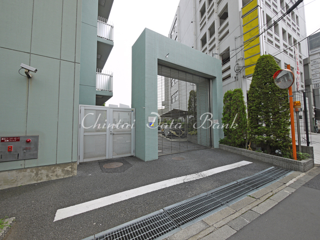 駐車場＆バイク置場入り口